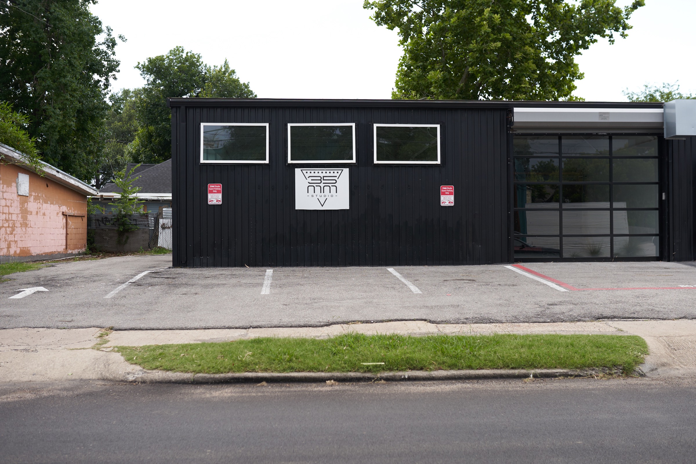 Exterior of 35MM Studio in EaDo